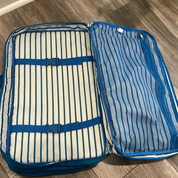 Love Taza Target 2 in 1 Blue Carry on Duffel Bag Backpack - Picture 5 of 16